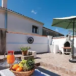 2 Bedroom Nice Home In Rakalj