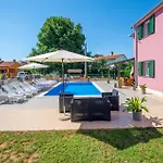 5 Bedroom Stunning Home In Labin