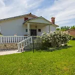3 Bedroom Beautiful Home In Nedescina