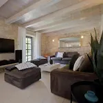 Cozy Home In Kanfanar With Kitchen