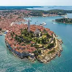 2 Bedroom Pet Friendly Apartment In Rovinj