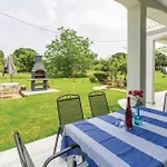 Lovely Apartment In Porec With Kitchen
