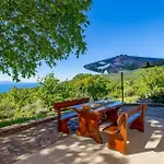 Pet Friendly Home In Moscenice With Kitchen