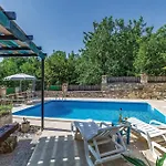 2 Bedroom Awesome Home In Kamena Vas