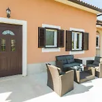 Beautiful Apartment In Tar-Vabriga With Kitchen