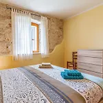 2 Bedroom Stunning Apartment In Fazana