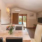 Lovely Home In Vodnjan With Kitchen