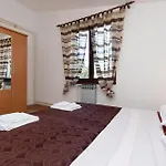 2 Bedroom Amazing Apartment In Pula