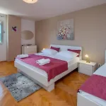 2 Bedroom Lovely Home In Rabac
