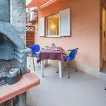 1 Bedroom Gorgeous Apartment In Banjole