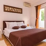 Awesome Home In Liznjan With Wifi