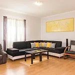 Awesome Home In Liznjan With Wifi
