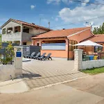 2 Bedroom Gorgeous Apartment In Vodnjan