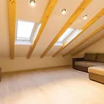 Stunning Home In Sisan With Outdoor Swimming Pool