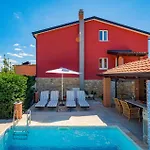 2 Bedroom Amazing Apartment In Vizinada