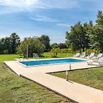 4 Bedroom Awesome Home In Pula