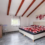 2 Bedroom Lovely Home In Fazana