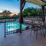Amazing House With Pool