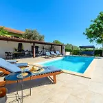 Cozy Home In Galizana With Outdoor Swimming Pool