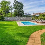 3 Bedroom Stunning Home In Premantura