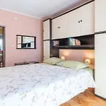 2 Bedroom Cozy Apartment In Pula