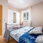 Beautiful Home In Sorici-Kanfanar With Kitchen