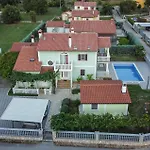 Stunning Home In Kapelica With Wifi