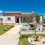 Cozy Home In Vodnjan With Outdoor Swimming Pool