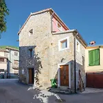 2 Bedroom Gorgeous Home In Marcenagla