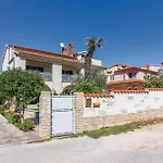 4 Bedroom Lovely Apartment In Stinjan