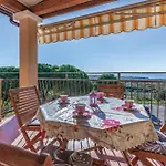 Stunning Apartment In Vodnjan With House Sea View