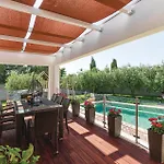 3 Bedroom Amazing Home In Pomer