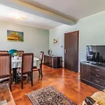 3 Bedroom Gorgeous Home In Valbandon