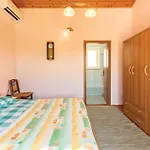 Stunning Home In Liznjan With Jacuzzi