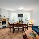 Cozy Home In Pavicini With Outdoor Swimming Pool