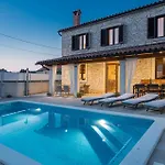 3 Bedroom Villa In Pula