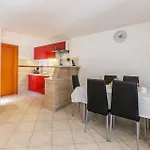Lovely Apartment In Pavicini With Wifi