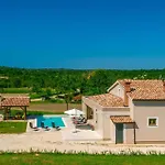 Awesome Home In Orihi With Kitchen