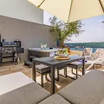 Amazing Apartment In Banjole With Jacuzzi