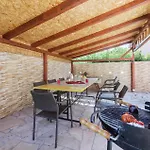 1 Bedroom Stunning Apartment In Fazana