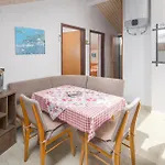 Cozy Apartment In Porec With Kitchen