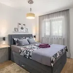 Amazing Home In Pula With Kitchen