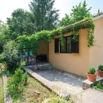 1 Bedroom Stunning Home In Muntrilj