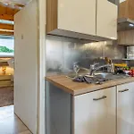 2 Bedroom Stunning Home In Sisan