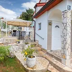 Beautiful Apartment In Barbariga With Kitchen
