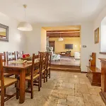 4 Bedroom Cozy Home In Poljane