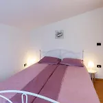 3 Bedroom Gorgeous Apartment In Rezanci