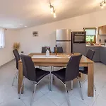 3 Bedroom Gorgeous Apartment In Rezanci