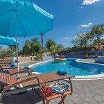 6 Bedroom Beautiful Home In Nedescina