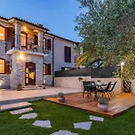 Gorgeous Home In Galizana With Kitchen